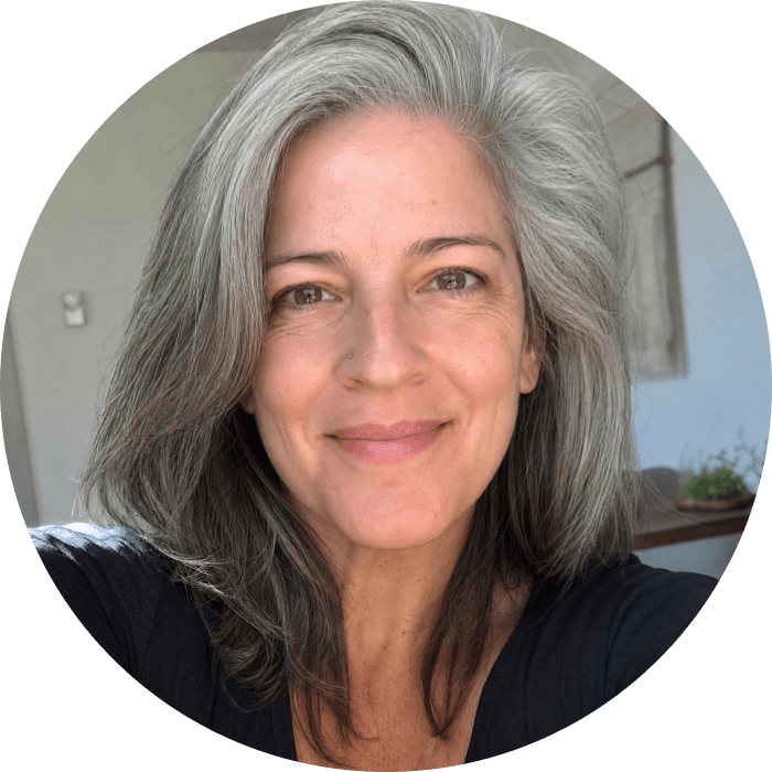 Claudia, 52
